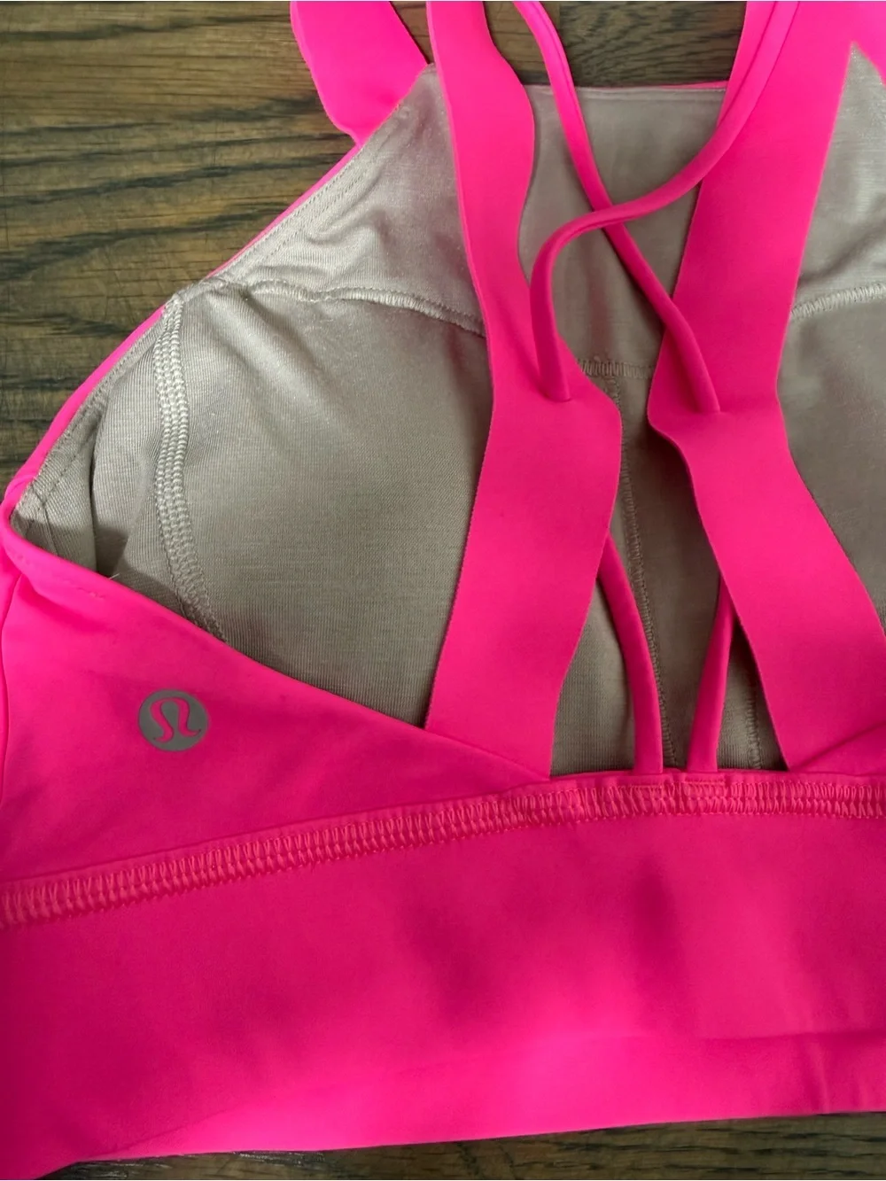 NWOT lululemon athletica Strong at Heart Bra - Highlight Pink for C/D cup. M.
